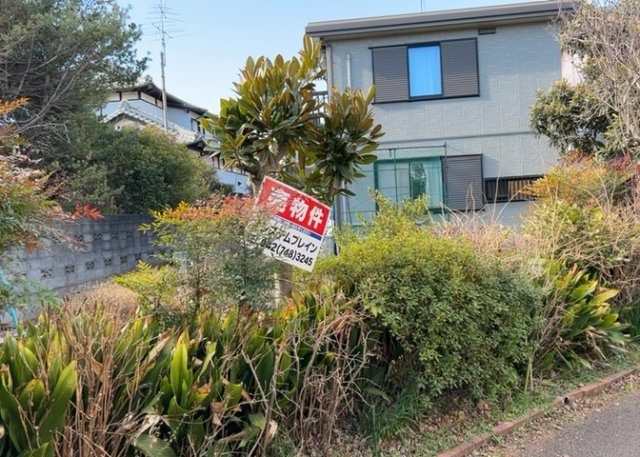 【外観】 | 家を建てる前提で土地を探している場合、地盤の丈夫さは譲れない条件の一つです。地盤が脆弱だと追加工事が必要となります。また、過去に地盤沈下や液状化現象を起こした土地は、できるだけ避けた方がいいでしょう。