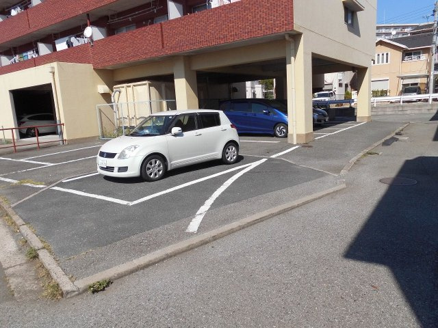 YKハイツ宮の上の駐車場