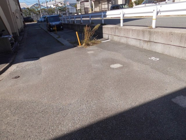 YKハイツ宮の上の駐車場