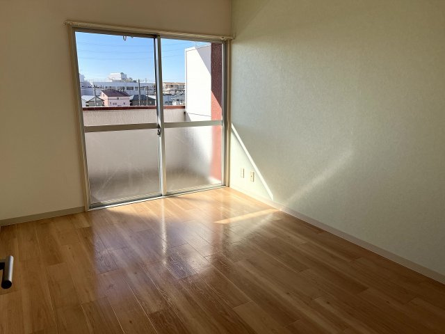 YKハイツ宮の上の洋室