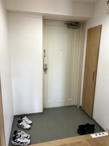 YKハイツ宮の上の玄関