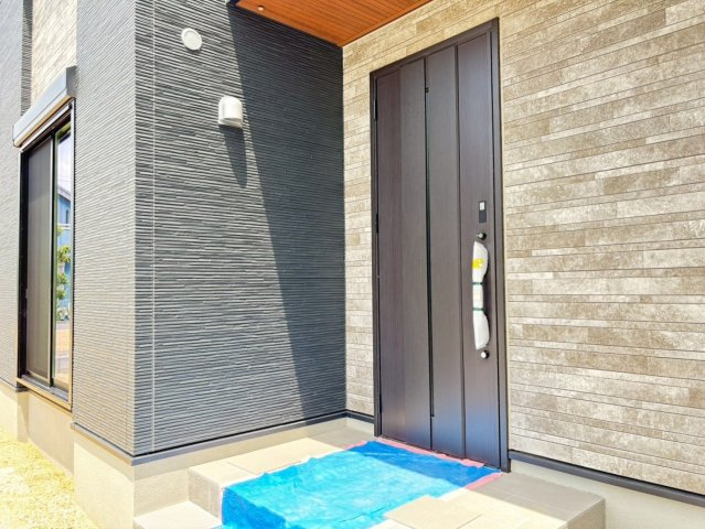 タマタウン　羽島市江吉良町　全5区画分譲の玄関|玄関ドアの鍵はディンプルキーと内側はサムターンキーになっており防犯性の高い仕様になっています。