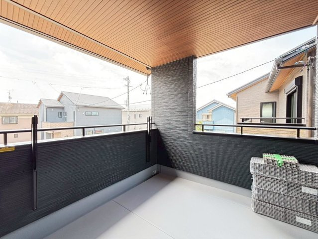 タマタウン　羽島市江吉良町　全5区画分譲のバルコニー|バルコニーは南向きで洗濯物もよく乾きます！強度と表面積硬度を持つFPRで防水しています。