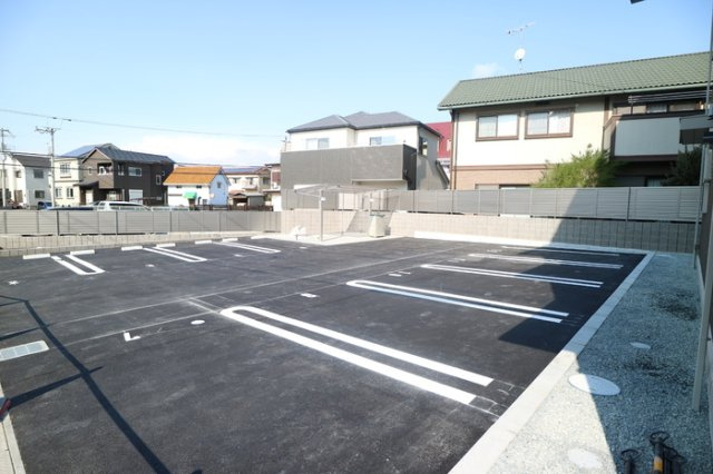 エル ビエントⅡの駐車場