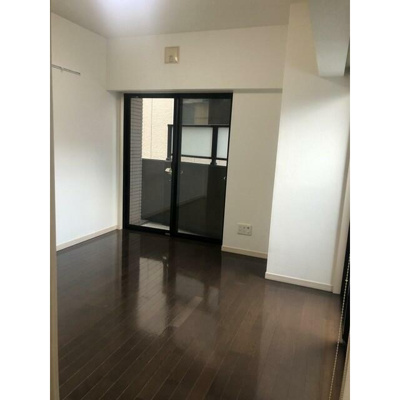 【居間・リビング】 | レガロ中野坂上 | 6.1帖のきれいな洋室。