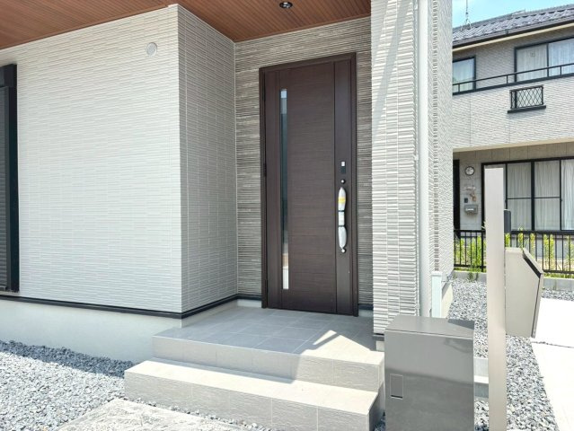 タマタウン　羽島市江吉良町　全5区画分譲の玄関|玄関ドアの鍵はディンプルキーと内側はサムターンキーになっており防犯性の高い仕様になっています。