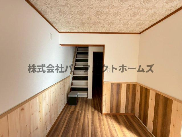 高柳5丁目戸建　賃貸の内装|明るい室内です