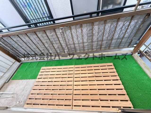 高柳5丁目戸建　賃貸のバルコニー|バルコニーからの眺めを楽しみながら食事をしませんか