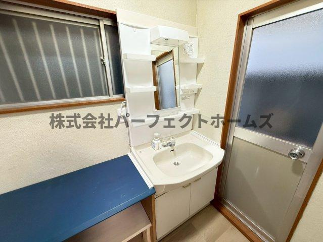 高柳5丁目戸建　賃貸の独立洗面台|朝の支度にも助かる、独立の洗髪洗面化粧台