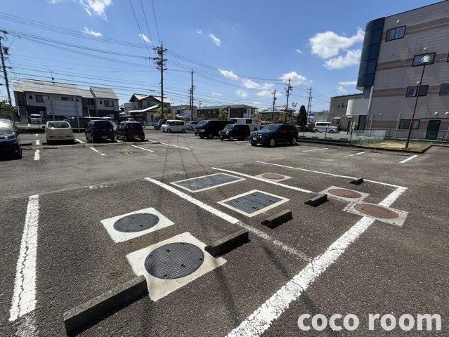 アンソレイエ三ヶ名の駐車場