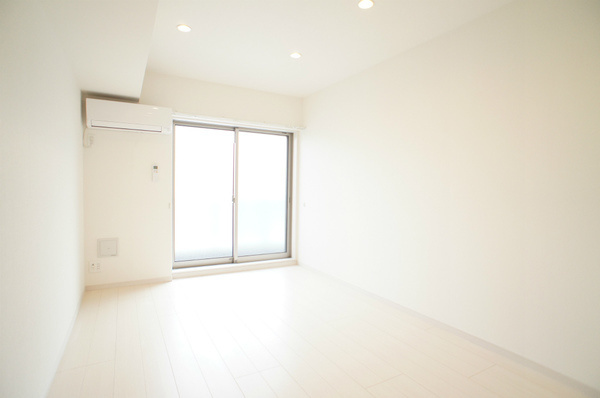 藤沢市大鋸１丁目の賃貸マンションの居間・リビング|7.2帖の南東向き日当り良好の洋室♪