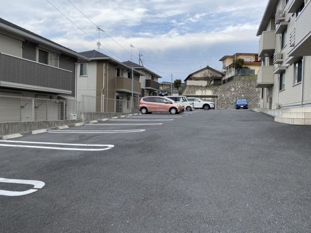 レジェンド　Ａの駐車場