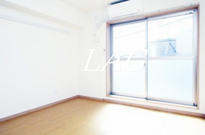 【居間・リビング】 | エグゼシャトー伍番館 | 洋室のお部屋です。