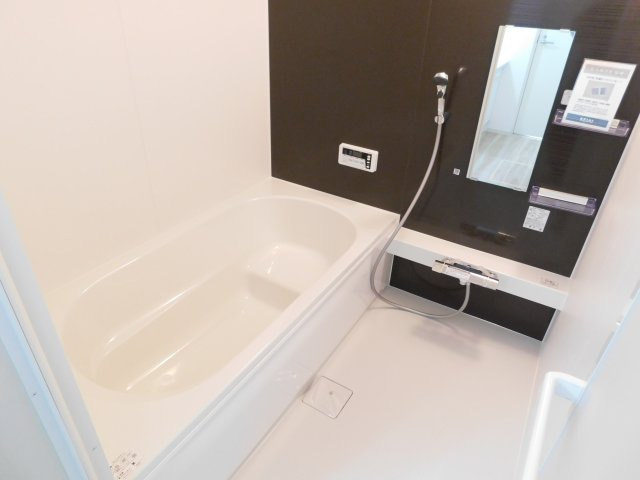 名古屋市中川区中須町字辻ノ上の新築一戸建の浴室|◇浴室◇　　広い１坪サイズ・浴室暖房乾燥機・保温浴槽・追い焚き機能・ベンチ浴槽・エコシャワー・オートバス・バリアフリーバス・浴室窓あり♪