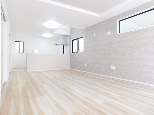 名古屋市中川区中須町字辻ノ上の新築一戸建の居間・リビング|◇リビング◇　　明るいリビング１９．６帖　開放感のある吹抜のリビング♪