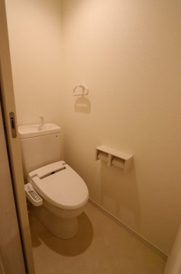 【トイレ】 | シャルム土樋 | ※参考写真です。小窓はございません。