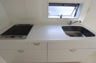 【キッチン】 | シャルム土樋 | ※参考写真です。小窓はございません。