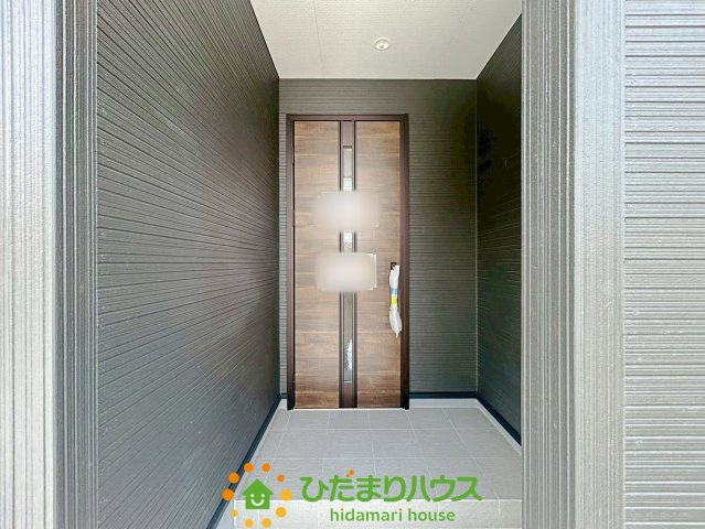 白岡市小久喜　新築一戸建て　01　リーブルガーデンの玄関
