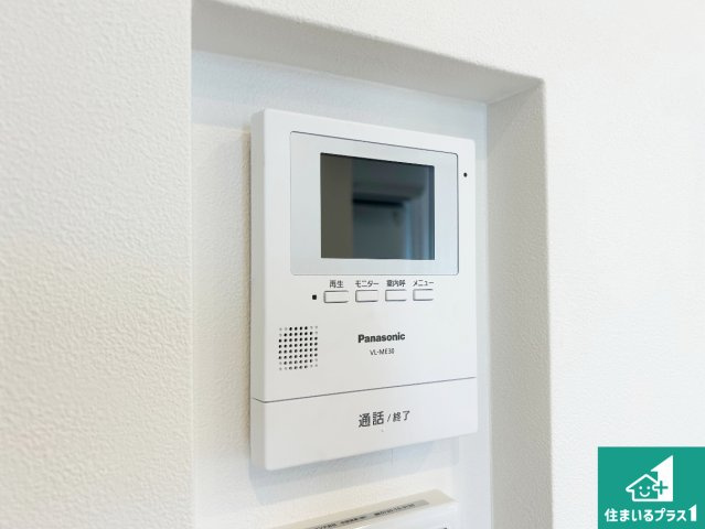 神戸市北区筑紫が丘　新築一戸建ての防犯設備|カラーモニターインターホン！声だけでなく来訪者の姿や顔がモニターで確認できるので、小さなお子様がいらっしゃるご家庭でも安心できます！