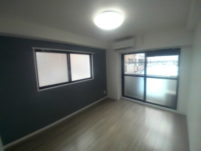 YKハイツ中崎Ⅱの洋室