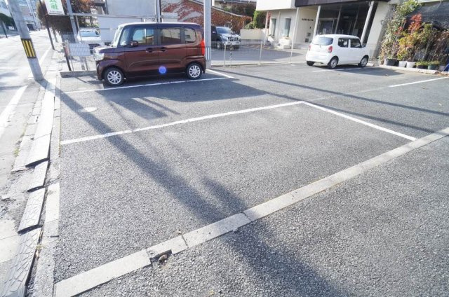 クラヴィエ長田町の駐車場