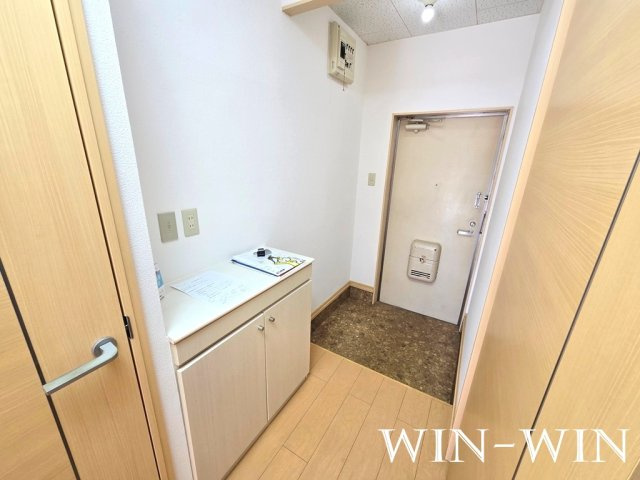 エルディム新栄 Aの玄関