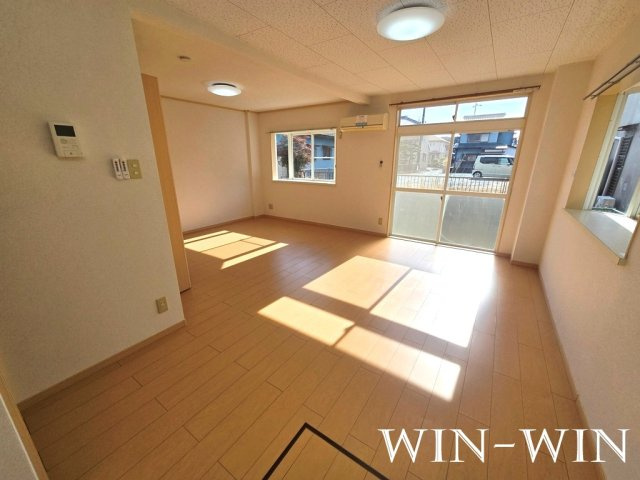 エルディム新栄 Aの居間・リビング