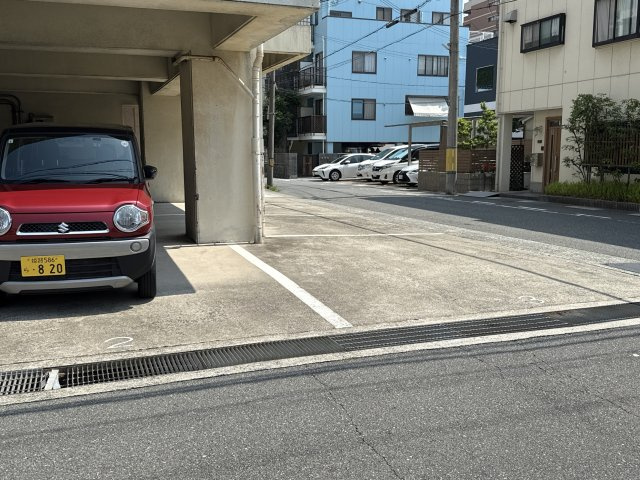 マジェスティーコート東雲の駐車場