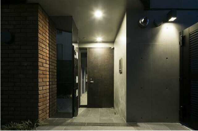 S-FORT駒沢大学　敷金0　ネット０　二面採光のロビー