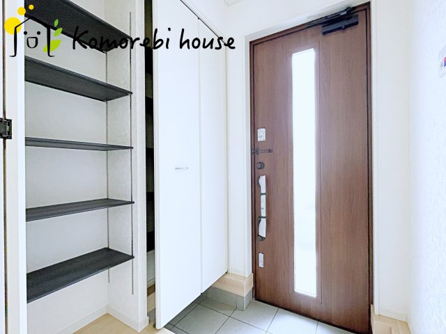 上尾市上尾下　第2　Ⅱ期　新築一戸建て　クレイドルガーデン　02の玄関|ゆったりとした玄関です