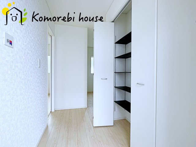 上尾市上尾下　第2　Ⅱ期　新築一戸建て　クレイドルガーデン　02の玄関|収納もある玄関です