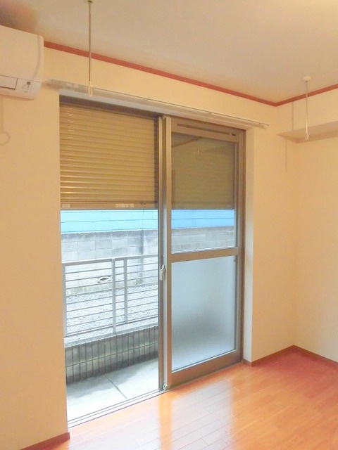 ヴィレッタ　インテルのセキュリティ|防犯シャッター付き　参考写真