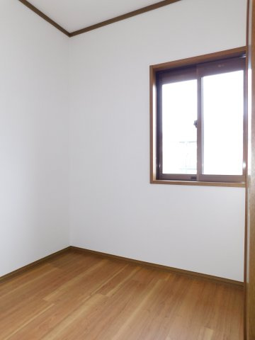 愛西市西保町西川原の中古一戸建の収納|◇納戸◇　　ファミリークローゼットや日用品のストック置き場として活躍する納戸