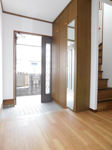 愛西市西保町西川原の中古一戸建の玄関|◇玄関収納◇　　家族の靴などをしっかりと収納できます！