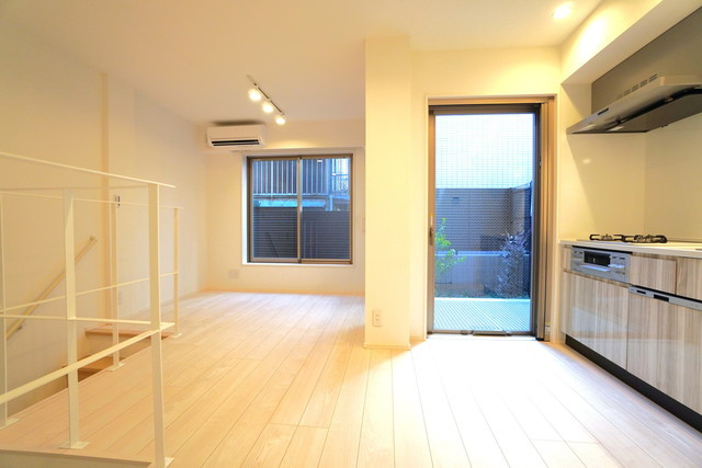 ＡＧＲＡＴＩＯ　ＴＥＲＲＡＣＥ　恵比寿（アグレシオ　テラス　恵比寿）の居間・リビング|※写真は同タイプ住戸です。