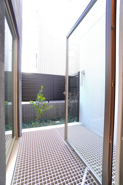 ＡＧＲＡＴＩＯ　ＴＥＲＲＡＣＥ　恵比寿（アグレシオ　テラス　恵比寿）のバルコニー|※写真は同タイプ住戸です。