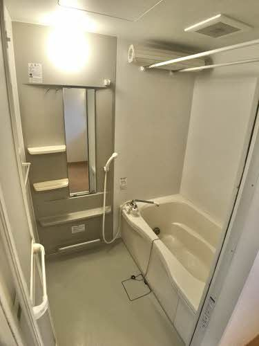 シャーメゾンＭＩＫＩ Ａの浴室