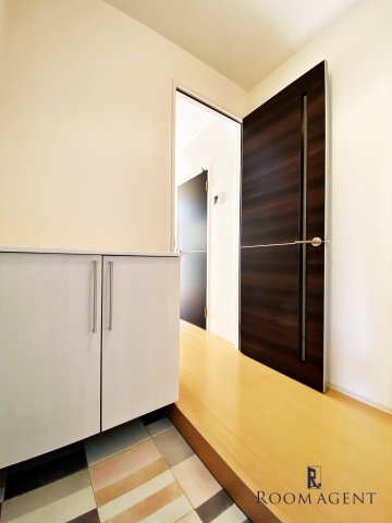 ジーライズ西日置の玄関