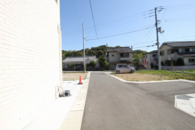 香南市野市町大谷　新築戸建　Ｃ号地の前面道路含む現地写真