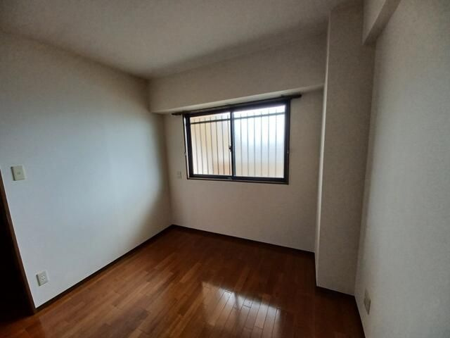 エポック三丁山の洋室