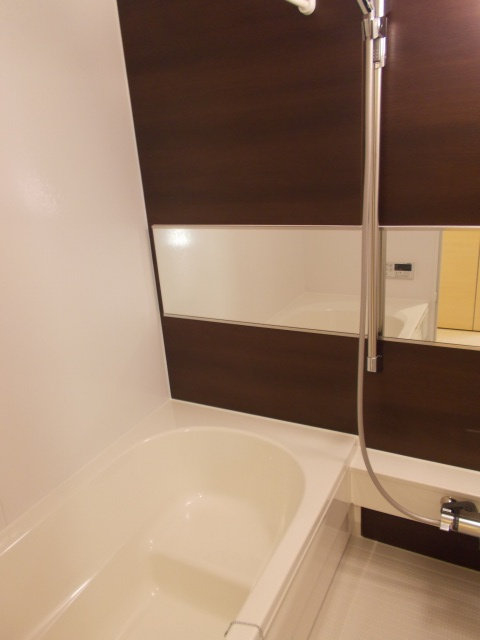 プラッツフォンフレイデの浴室|清潔感のあるお風呂です♪