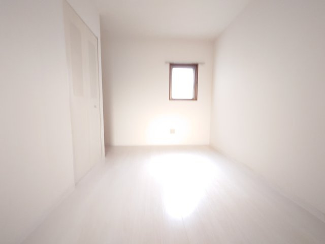 川崎市麻生区細山６丁目の賃貸マンションの洋室