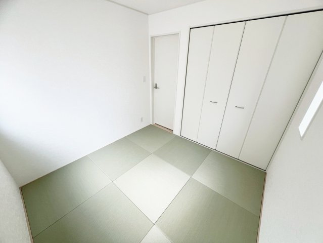 焼津市中根　第1／の和室|和室は客間としてもお子様のプレイルームとしても使えます♪
