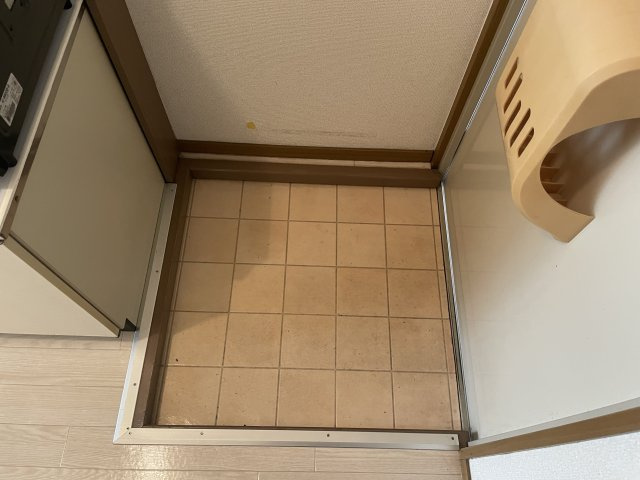 若宮ハイツの玄関
