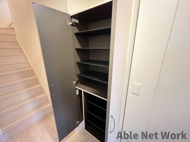 カームジェントルⅠ（ＣＡＬＭ ＧＥＮＴＬＥ１）の玄関|シューズボックス完備でいつもすっきり