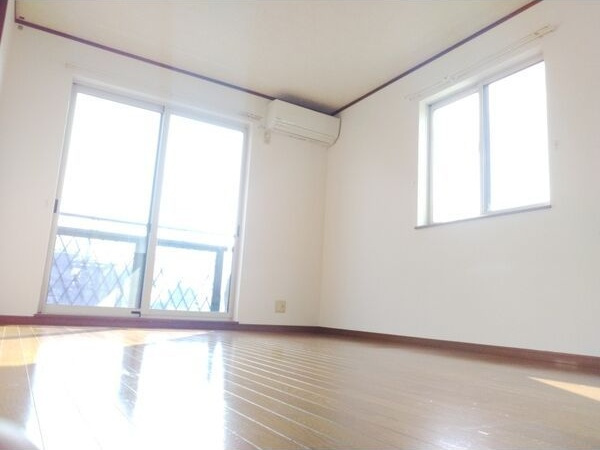 ラシーヌA棟の居間・リビング