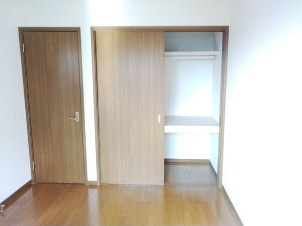 ラシーヌA棟の収納