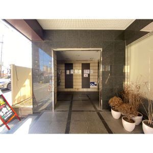 福岡市中央区那の川２丁目の賃貸マンションのエントランス