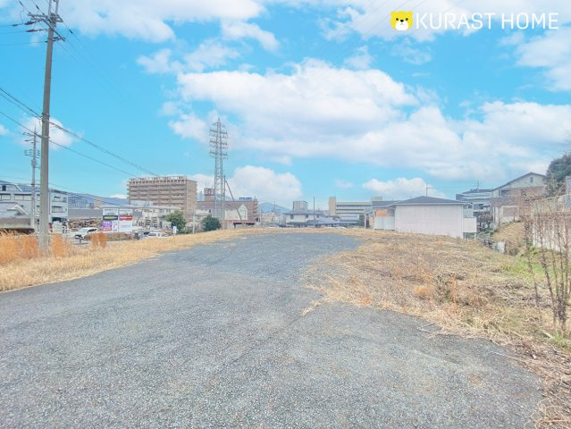 滋賀県大津市本宮2丁目　建築条件なし土地の前面道路含む現地写真
