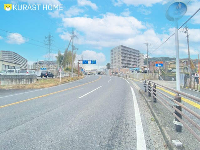 滋賀県大津市本宮2丁目　建築条件なし土地の前面道路含む現地写真